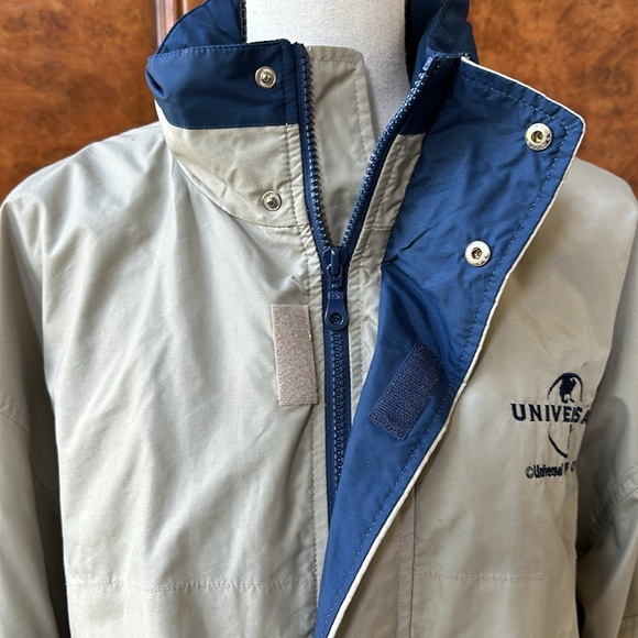 Universal Concerts Windbreaker - Picture 7 of 17